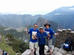 Arrivée du groupe de randonneurs au Machu Picchu